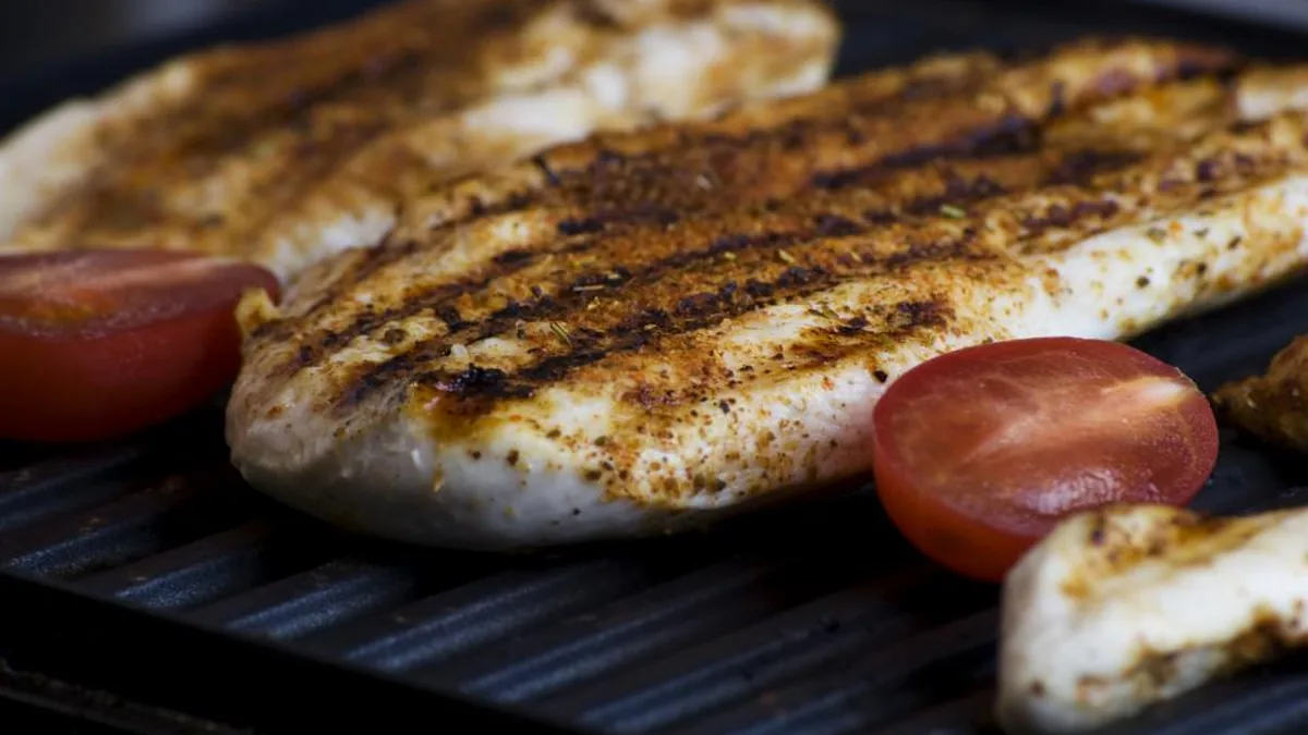Pechugas de pollo a la plancha con tomate