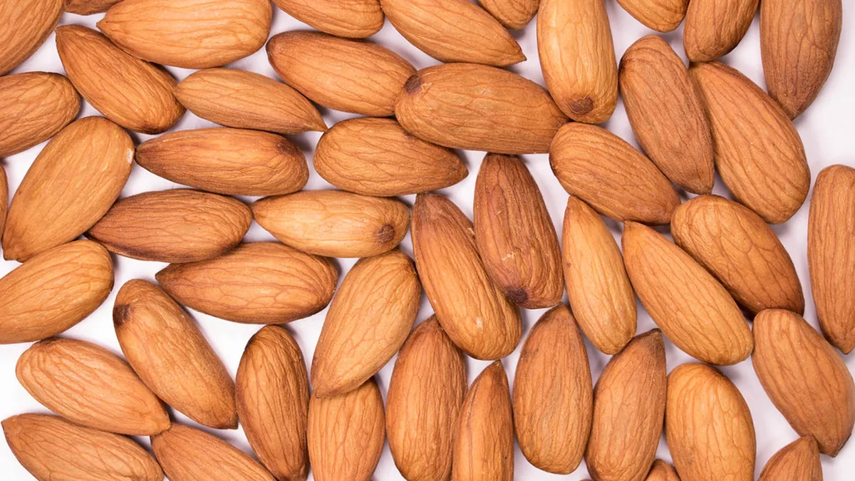Almendras, un tentempié con proteína y grasas saludables